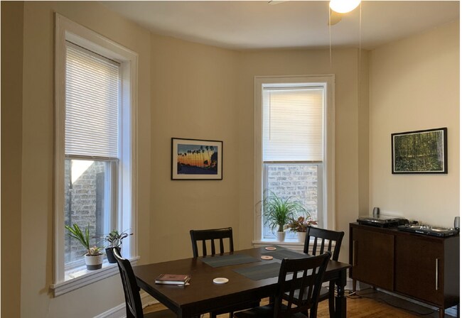 Foto del edificio - 723 W Wrightwood Ave