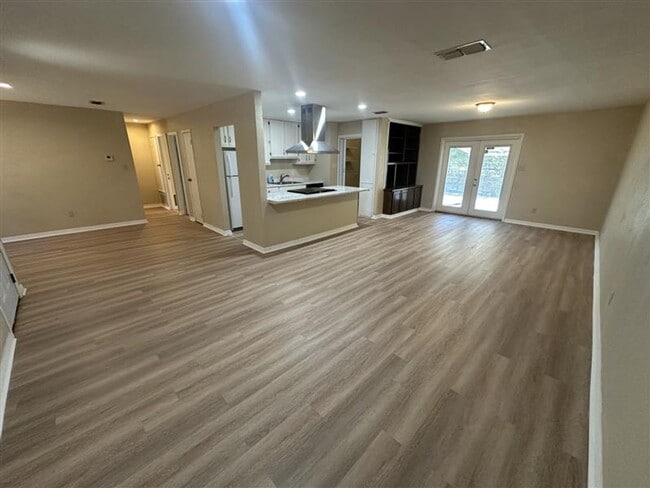 Building Photo - 10172 Hillside Dr