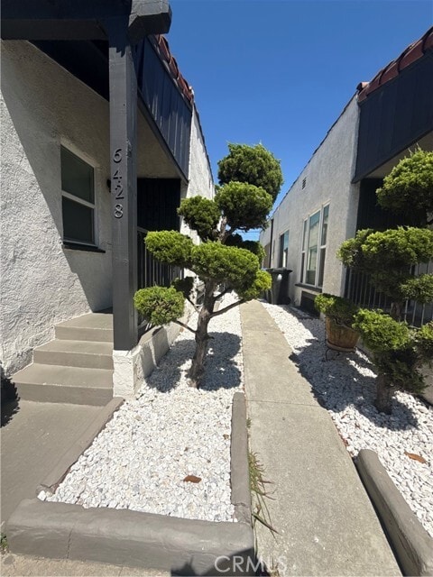 Building Photo - 6428 S Van Ness Ave