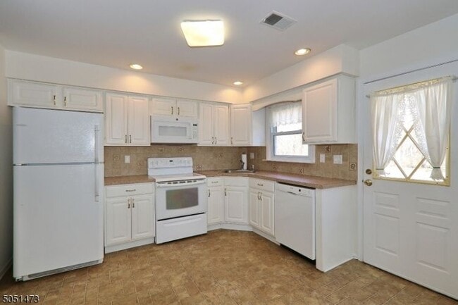 Foto del edificio - 15 Harwich Ct