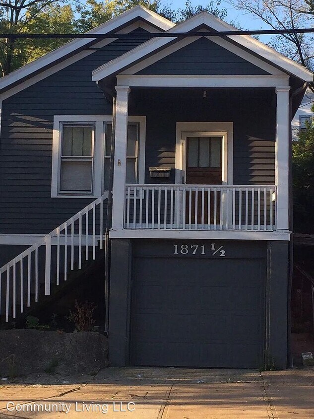 2 br, 1 bath House 1871 1/2 Westwood Ave House Rental in Cincinnati, OH