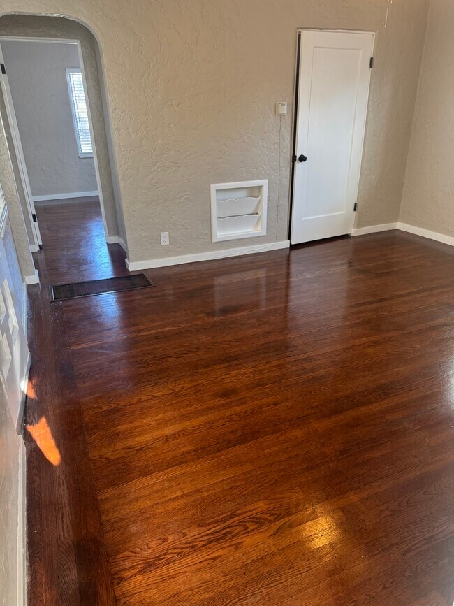 Foto del edificio - 245 Myrtle Rd