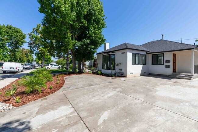 Building Photo - 8006 Glider Ave