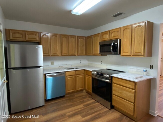 Building Photo - 3069 Sea Gate Cir