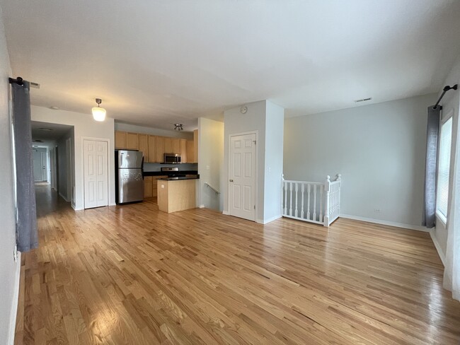 Building Photo - 6823 S Dorchester Ave