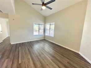 Building Photo - 480 Elm Dr