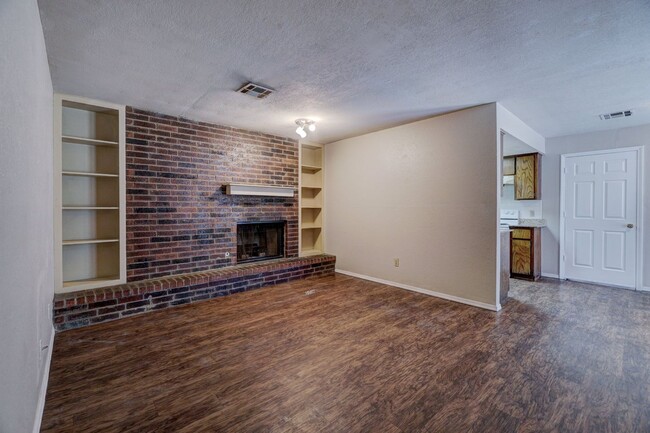 Building Photo - Cozy Edmond Duplex with Fireplace & Built-...