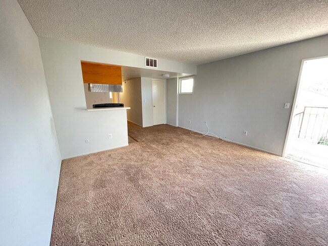 Foto del edificio - 8026 Juniper Ave