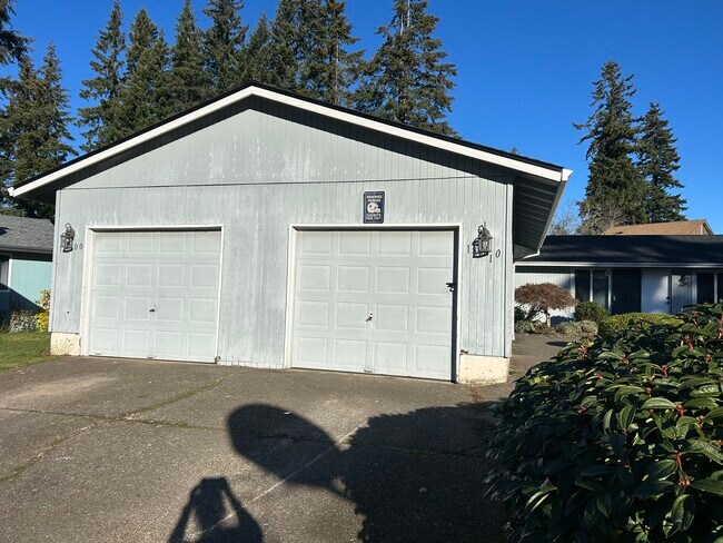 Building Photo - 18000 Weaver Ct