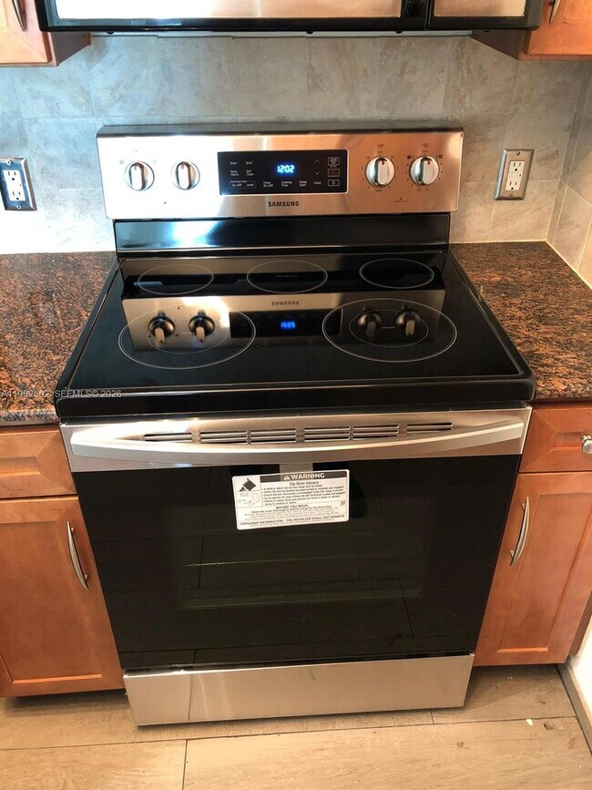 Building Photo - 2000 N Bayshore Dr