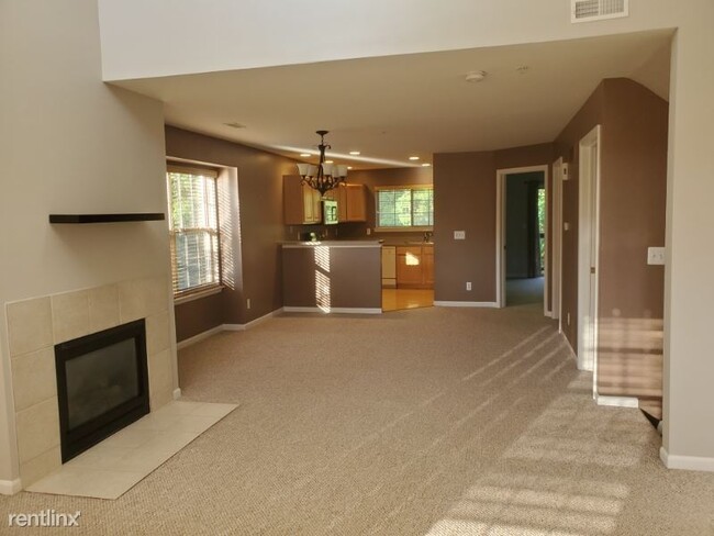 Building Photo - 3 br, 3 bath Condo - 16944 Farmington Rd