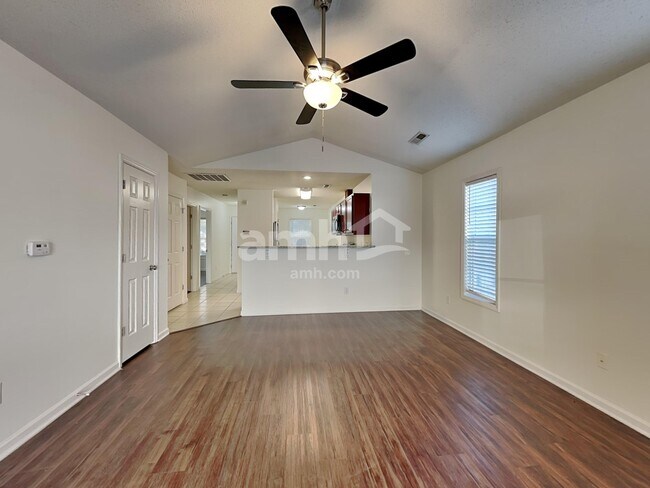 Foto del edificio - 101 Charlotte Ct