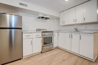 Building Photo - 96 Wiltshire Ave