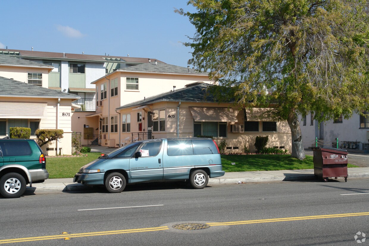 Primary Photo - 803 E Chevy Chase Dr