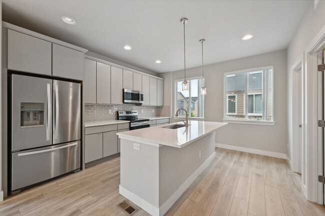 Building Photo - 6719 S Tempe Ct