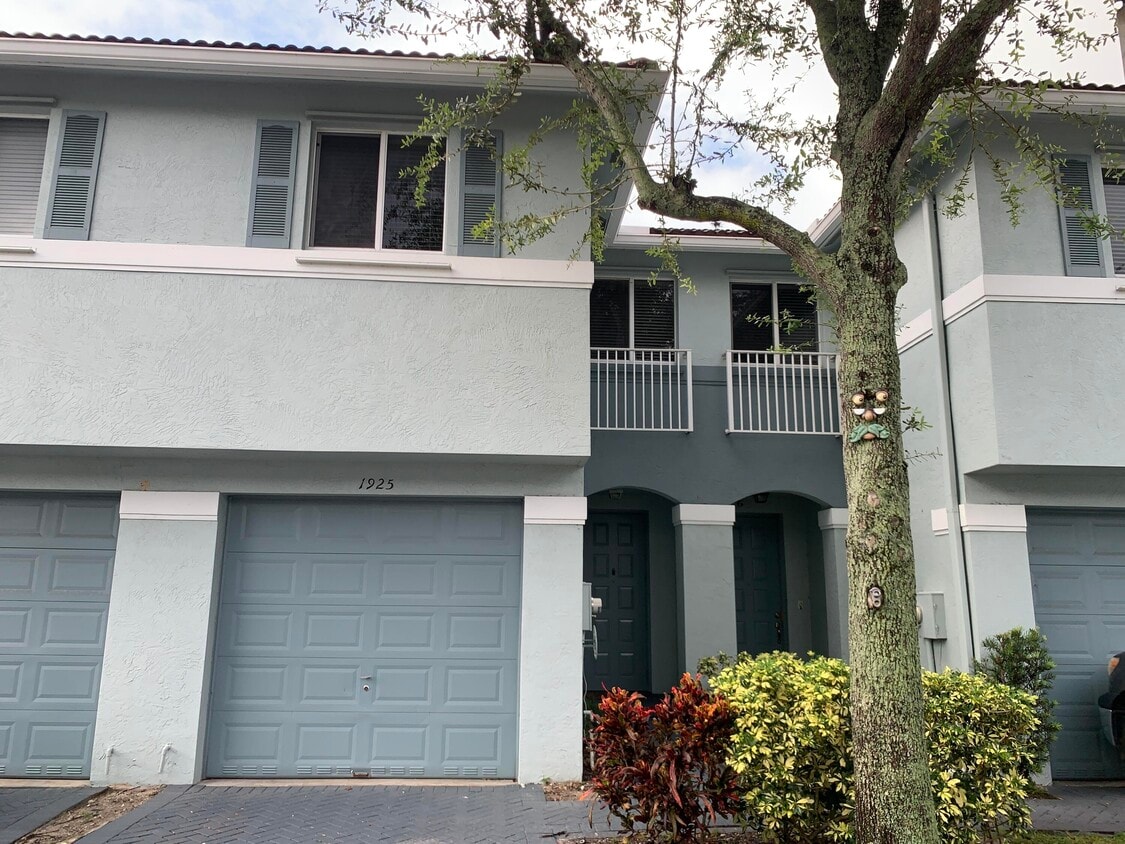 Foto principal - 1925 Alamanda Way