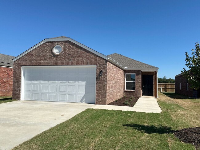 Building Photo - *Pre-leasing* NEW Three Bedroom | Two Bath...
