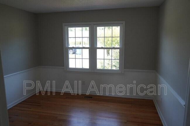 Foto del edificio - 622 Bedford Rd