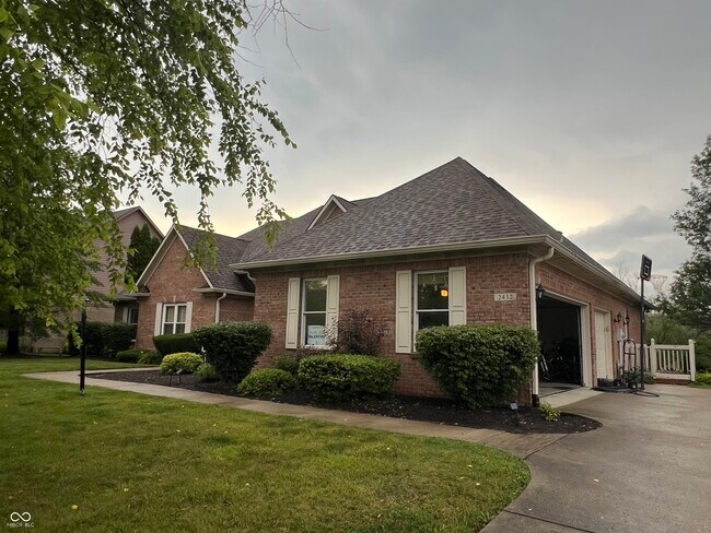 Foto del edificio - 2432 Laurel Lakes Blvd