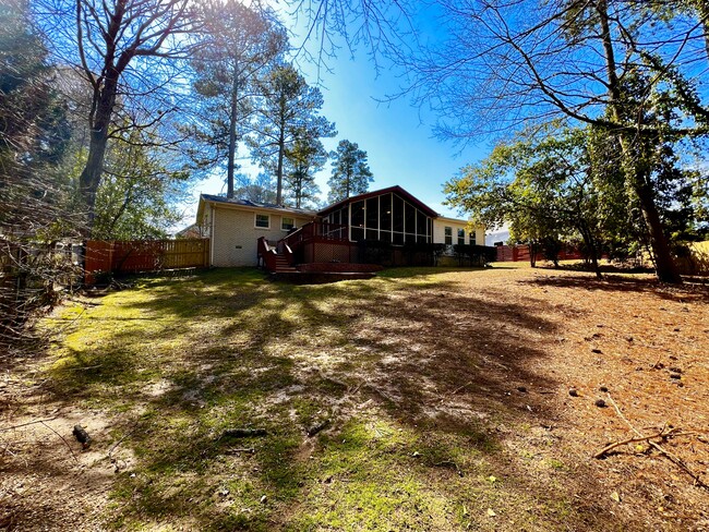 Foto del edificio - 2228 Meadowvale Dr NE