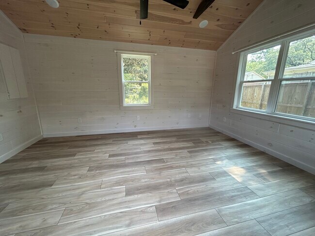 Foto del edificio - 2915 Oakview Rd