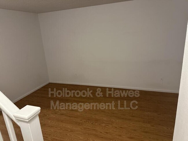 Foto del edificio - 4887 Basswood Dr