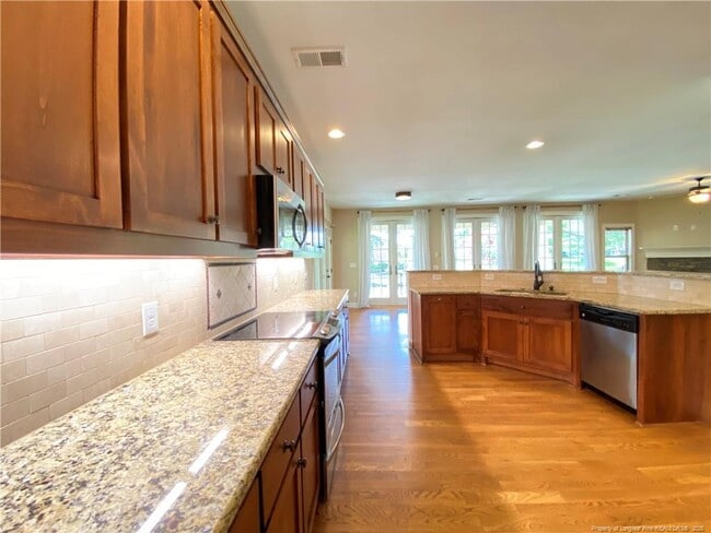 Building Photo - 484 Crown Point