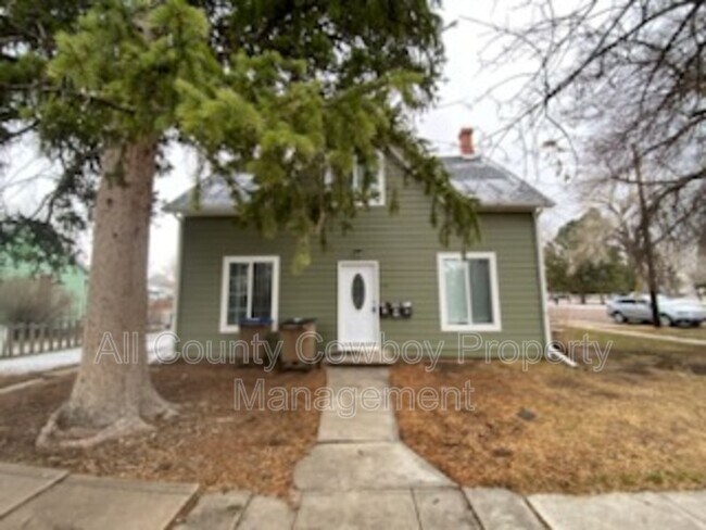 Building Photo - 719 S 6th St