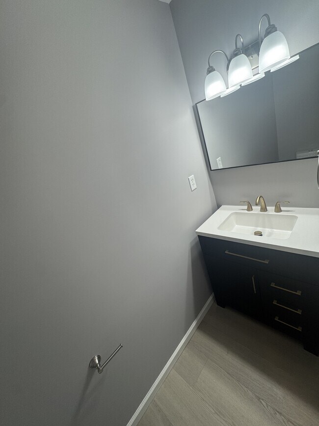 Foto del edificio - 842 A Woodcrest Dr