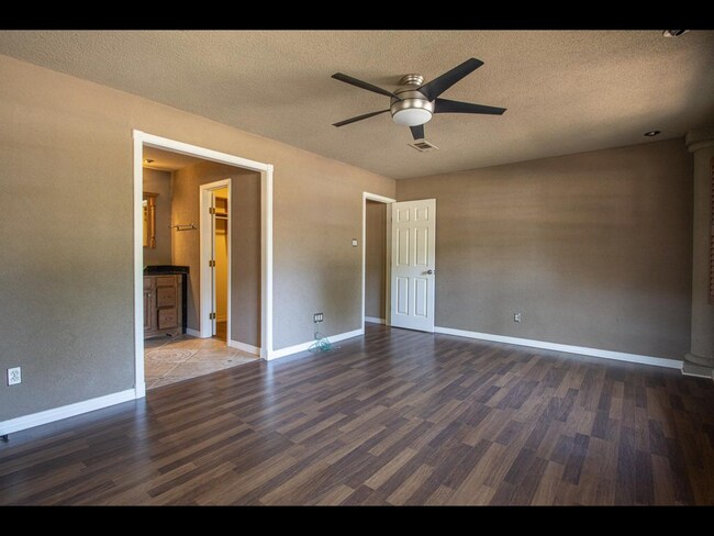 Building Photo - 750 Canterbury Dr