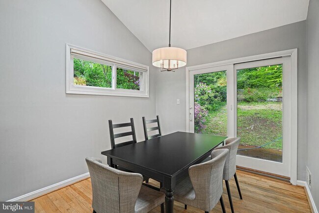 Foto del edificio - 6301 Crathie Ln