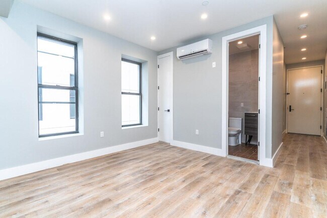Building Photo - 1365 St Johns Pl