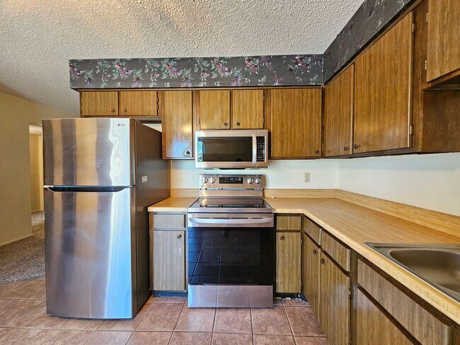 Foto del edificio - RENT SPECIAL AVAILABLE & WATER INCLUDED!