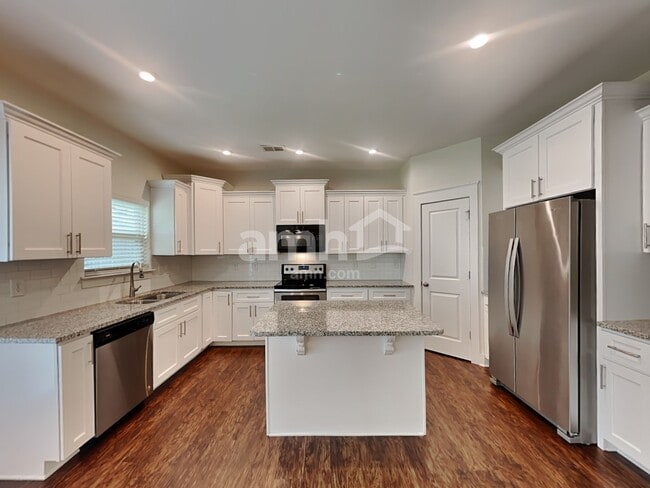 Building Photo - 1065 Adams Haven Bend