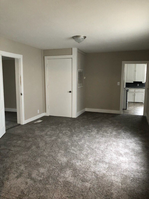 Foto principal - Charming 3-Bedroom, 1-Bathroom Home with N...