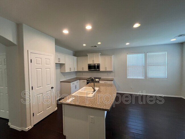 Foto del edificio - 21056 W Court St
