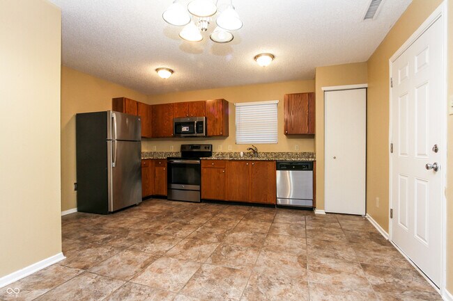 Foto del edificio - 1766 Blue Grass Pkwy