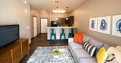 Walnut Lake Apartments photo'