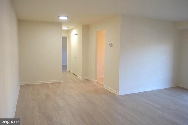 Foto del edificio - 5929 Quantrell Ave