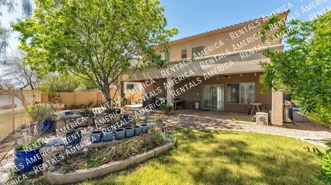 Building Photo - 15233 S Via Lago Del Encanto