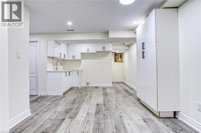 Building Photo - 115 Amberly Blvd