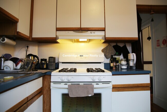 Building Photo - 35 Eustis St