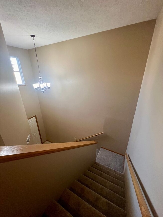 Building Photo - **AVAILABLE SOON**Beautiful 3 bed townhome off 84th & Holdrege