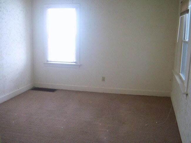 Building Photo - $995 / 2br - Jennings 2 Bedroom Home for r...