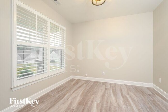 Building Photo - 5587 Siler St