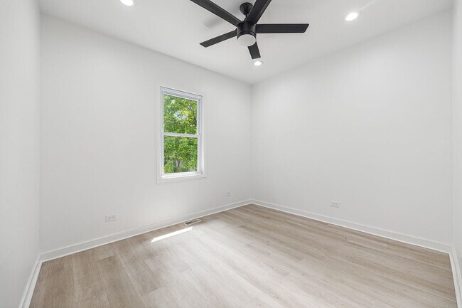 Foto del edificio - 629 N Lockwood Ave