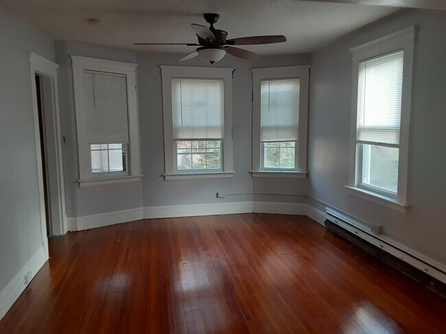 Living room - 121 John St