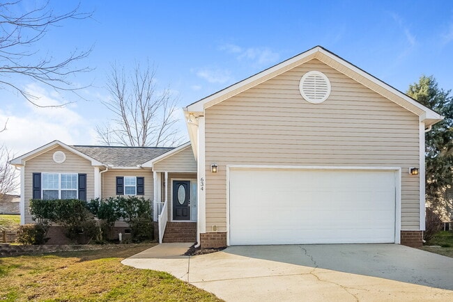 Building Photo - 634 Loch Lomond Cir