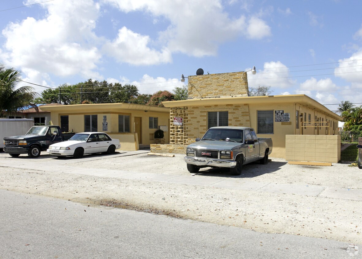 Primary Photo - 12400 NE 12th Ct