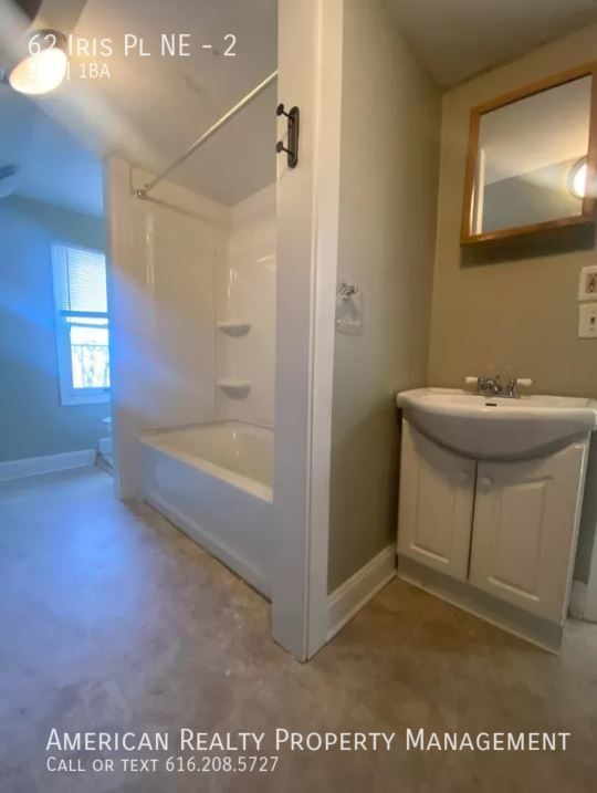Foto del edificio - 62 Iris Pl NE